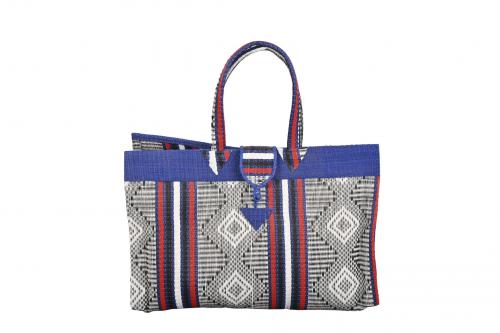 Grand sac « TAPIS » Bleu, rouge, noir et blanc, en plastique recyclé - Matou Déco